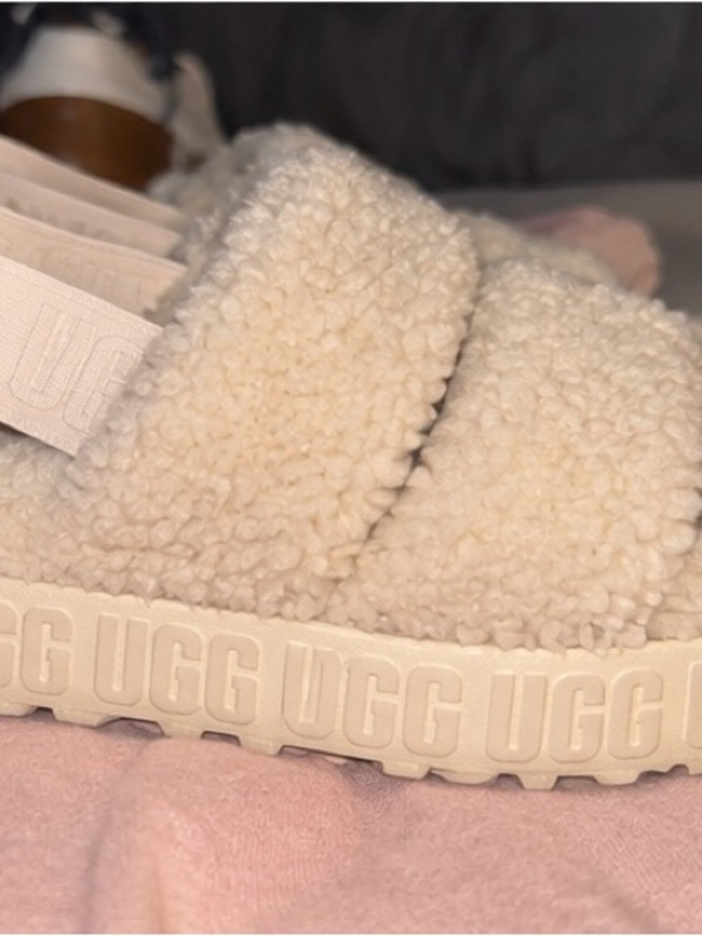 UGG Women's Fluff Slide Shearling Slide in Cream